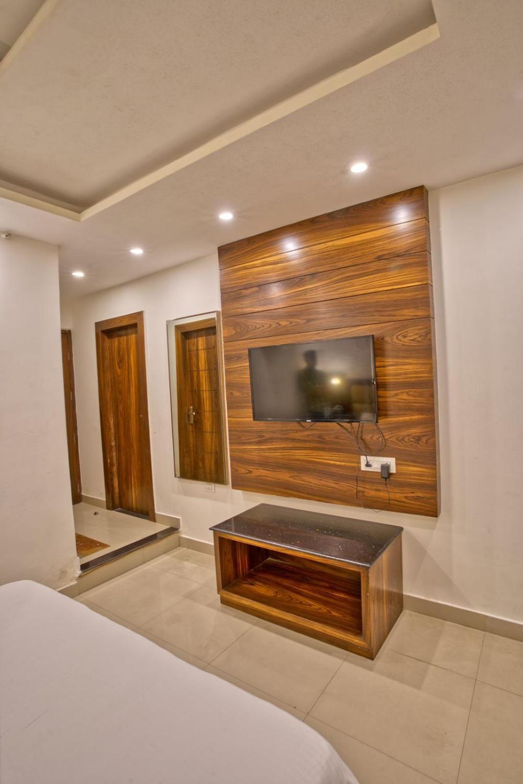 Height View Residency Hotel Дехрадун Екстериор снимка